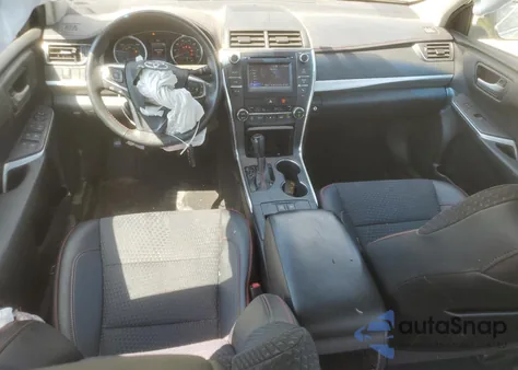 2015 Toyota Camry Hybrid z USA, uszkodzony, nr VIN 4T1BD1FK8FU162838